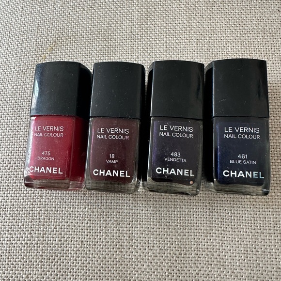 4 CHANEL Nail Polish Bundle - Picture 1 of 3